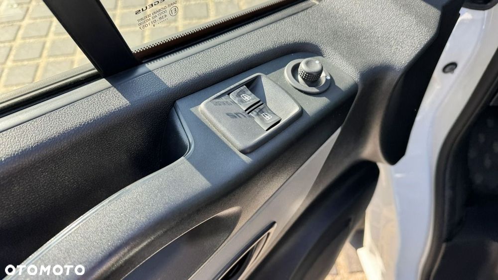 Renault Trafic - 25