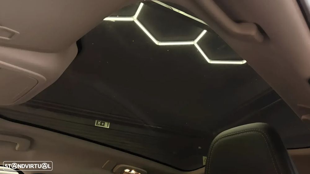 Ford Mustang Mach-E 75.7 kWh Base - 17