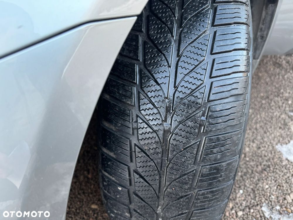 Toyota Avensis 1.6 Comfort - 36