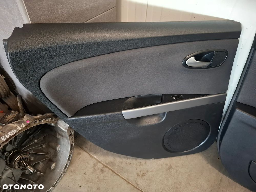 Boczek boczki Seat Leon II lift 2012 rok komplet - 2