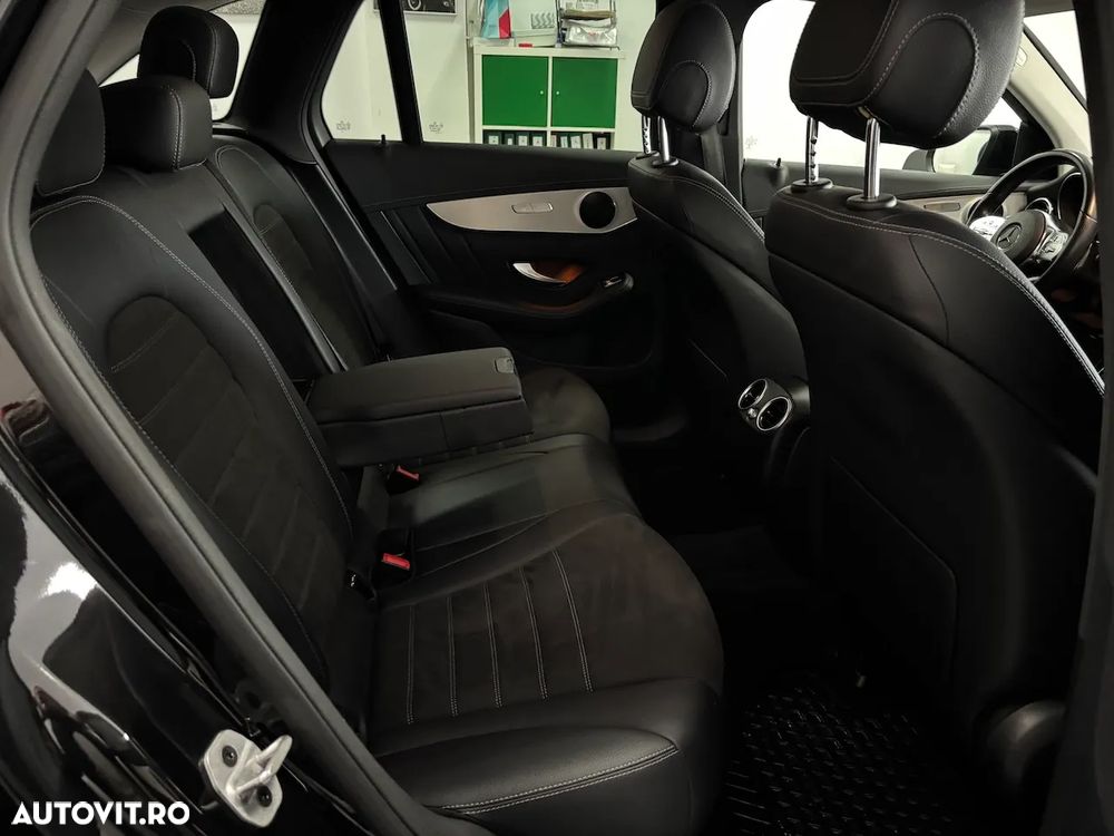 Mercedes-Benz GLC 300 e 4MATIC - 25