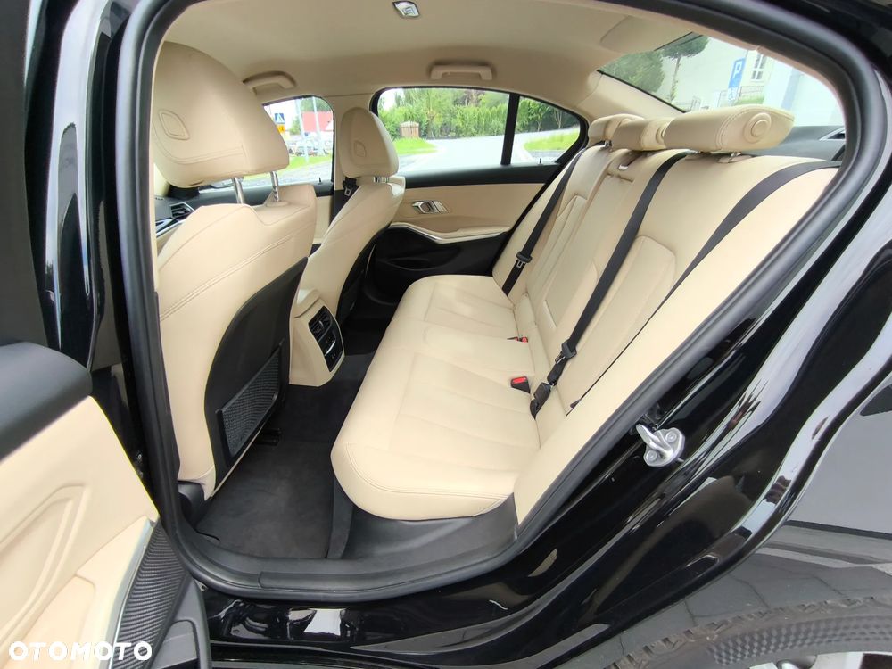 BMW Seria 3 320i - 20