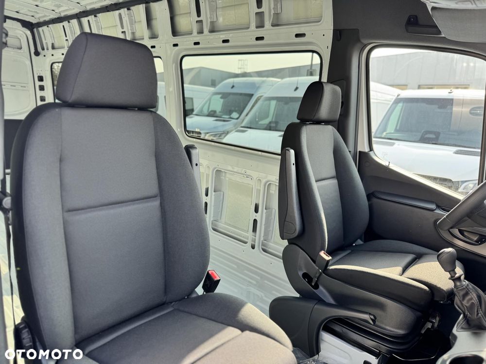 Mercedes-Benz Sprinter - 12