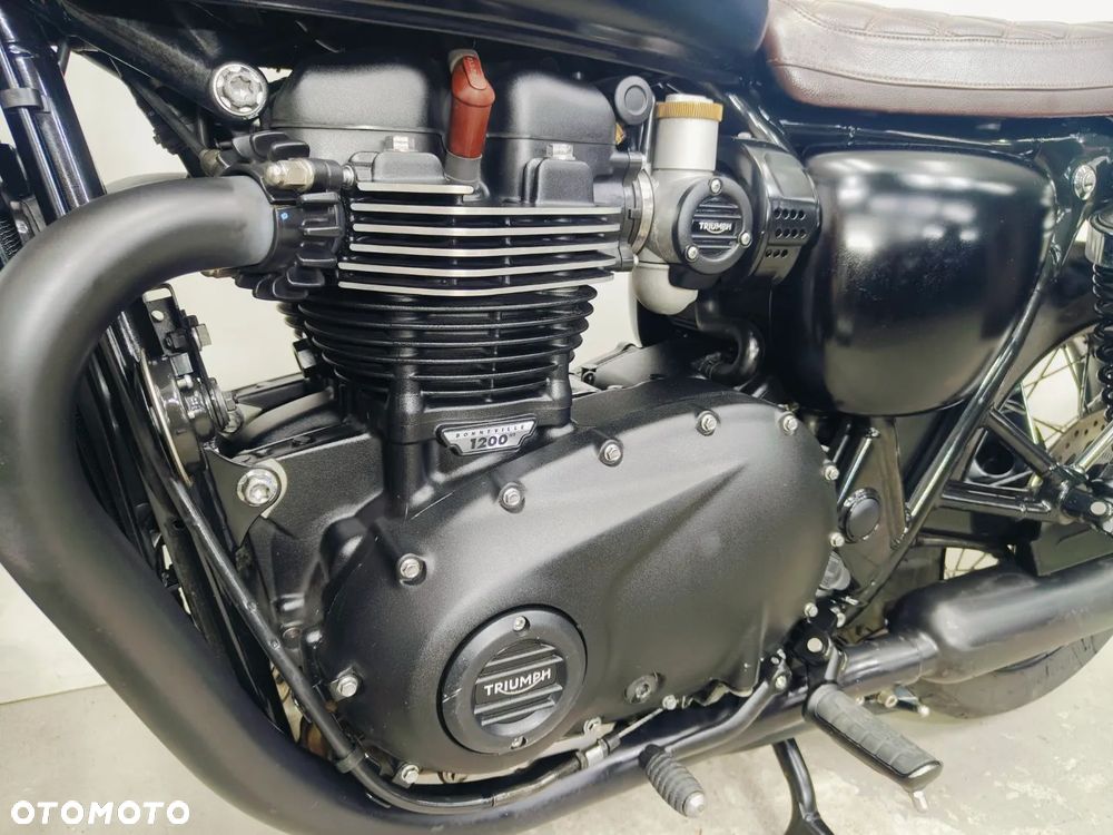 Triumph Bonneville - 24