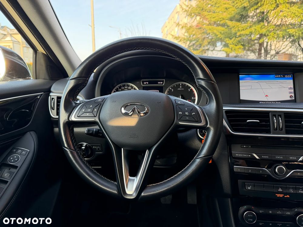 Infiniti Q30 1.5d Premium Tech Gallery White - 14