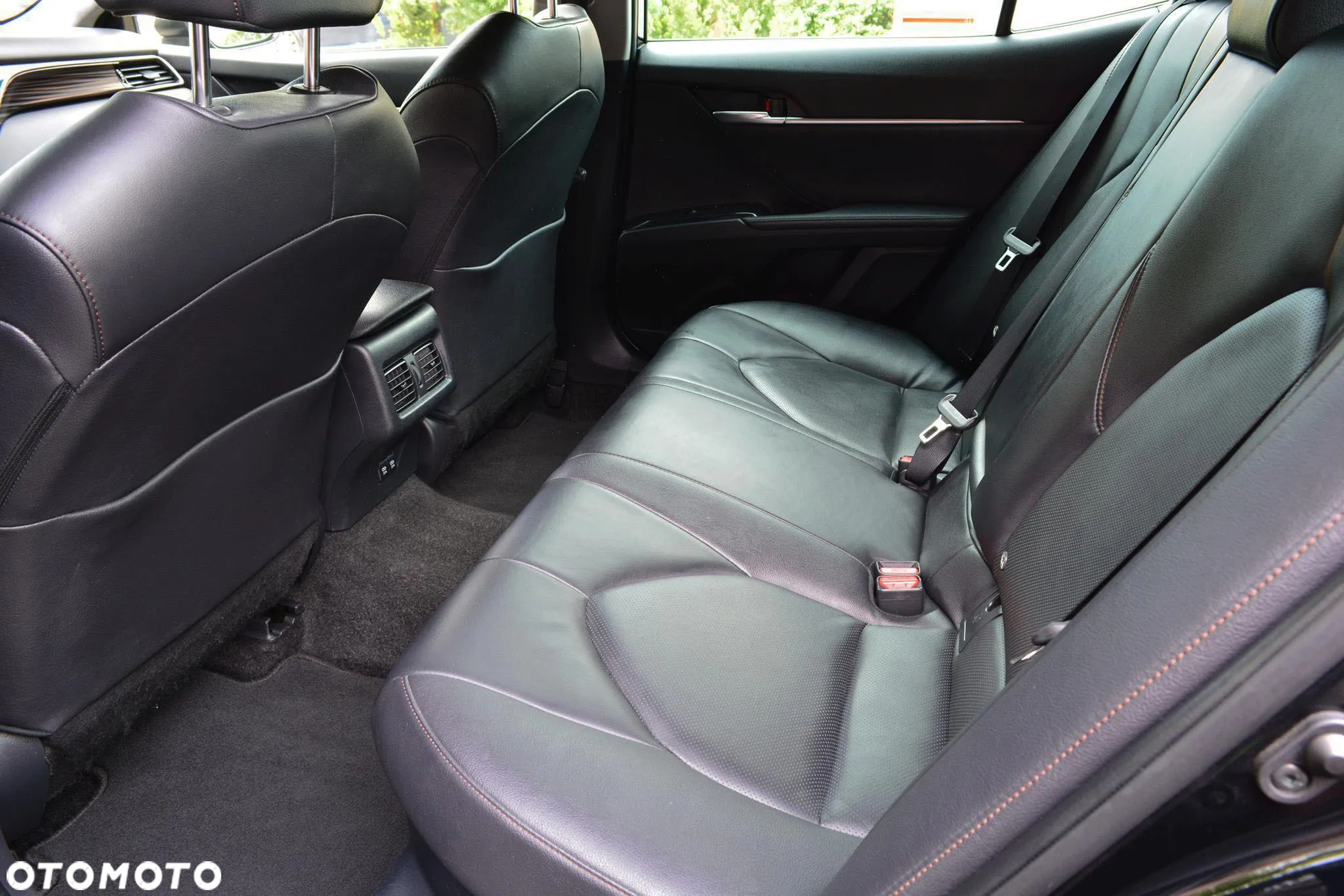 Toyota Camry 2.5 Hybrid Executive CVT - 38