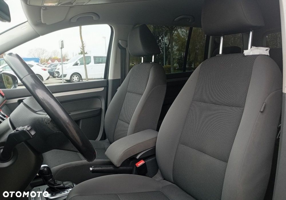 Volkswagen Touran - 20