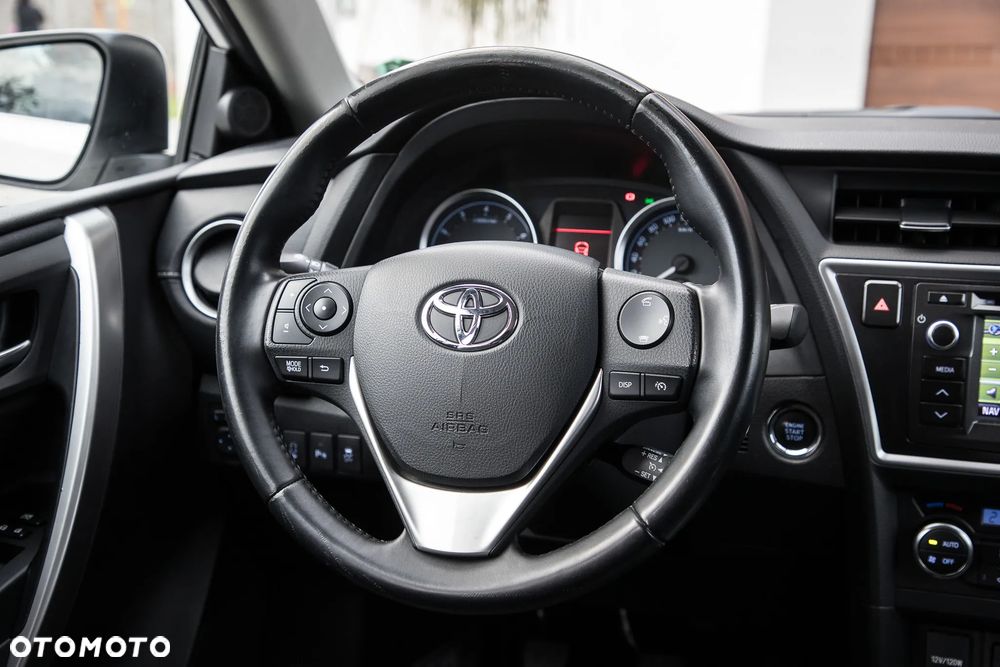 Toyota Auris 1.6 Prestige - 26