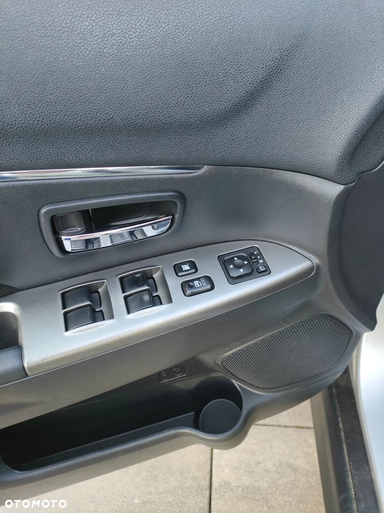 Mitsubishi Outlander 2.0 Intense + Navi 4WD CVT - 10