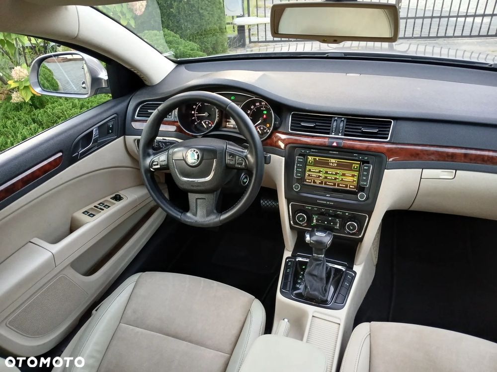 Skoda Superb 2.0 TDI DSG Exclusive - 25