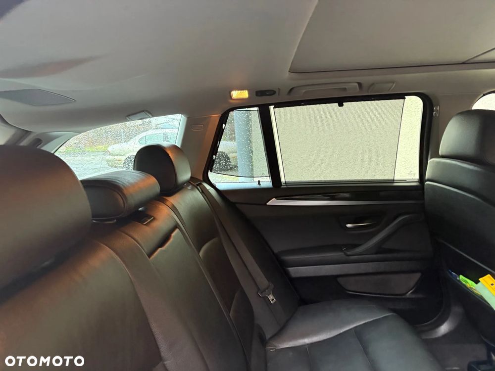 BMW Seria 5 530d xDrive Sport-Aut - 28