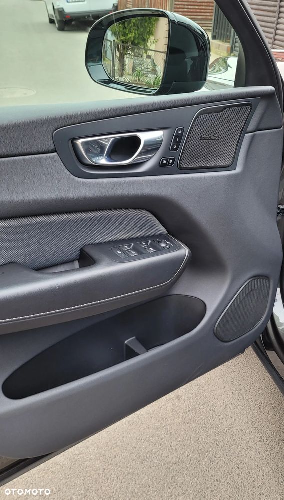 Volvo XC 60 B4 D R-Design - 11