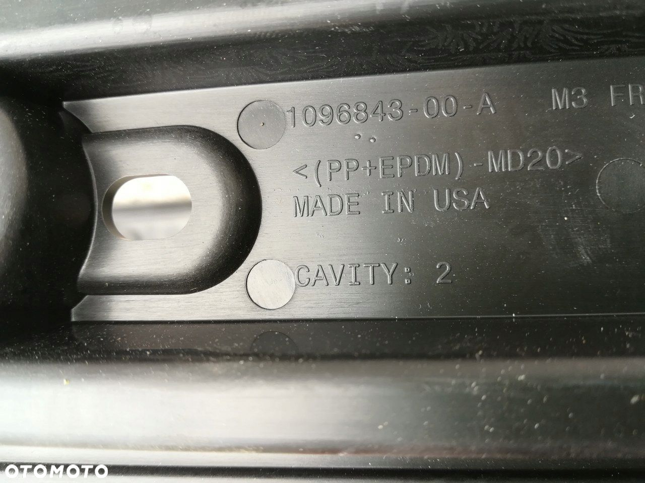 TESLA 3 PODKŁADKA LISTWA POD TABLICĘ MAŁA 1096843 - 3