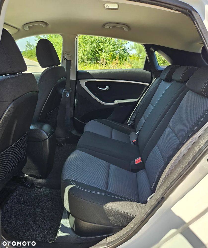 Hyundai i30 blue 1.6 CRDi Style - 15