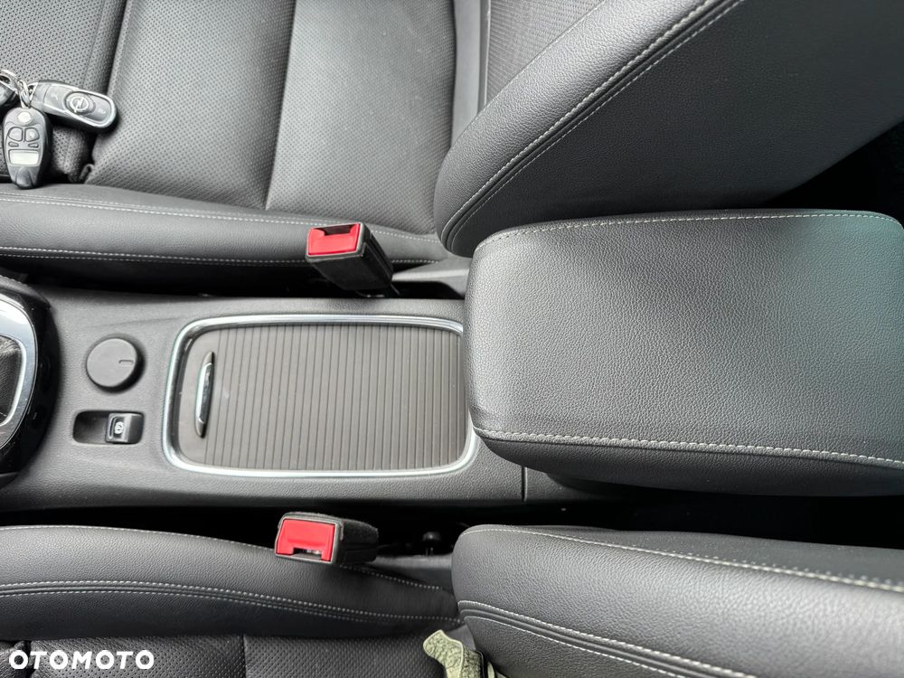 Opel Astra 1.4 T Dynamic S&S - 27