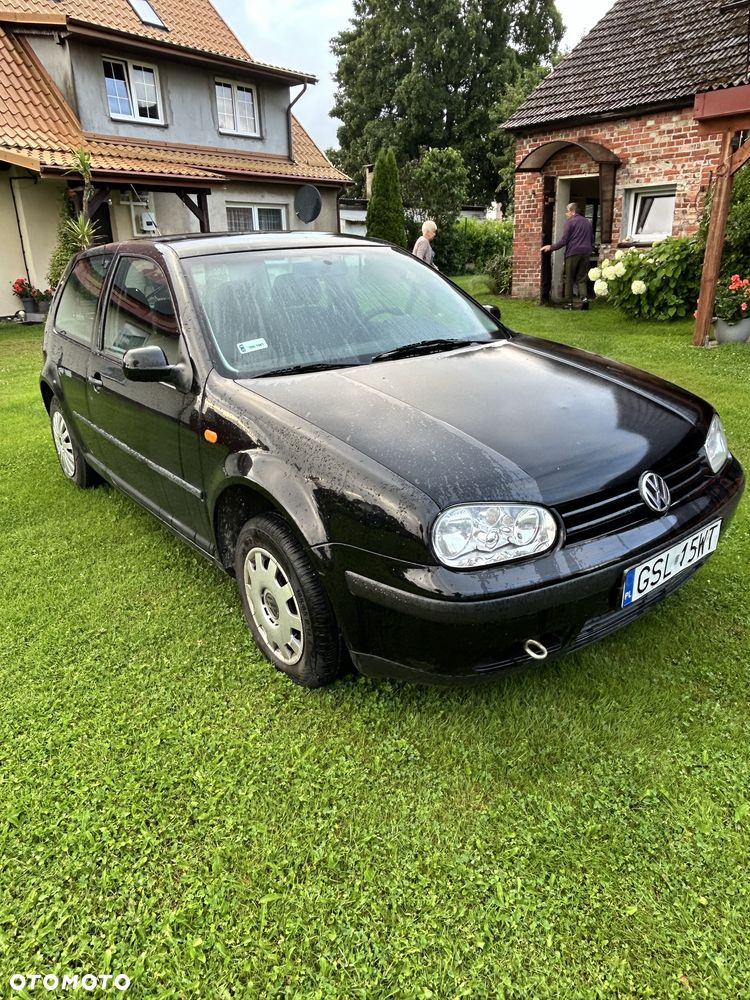 Volkswagen Golf - 1