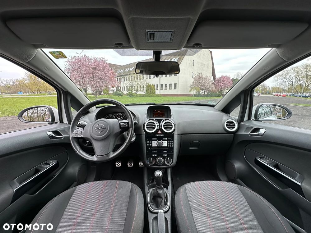 Opel Corsa 1.4 16V Color Edition - 4