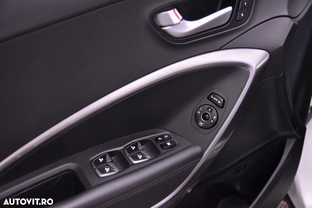 Hyundai Grand Santa Fe - 14