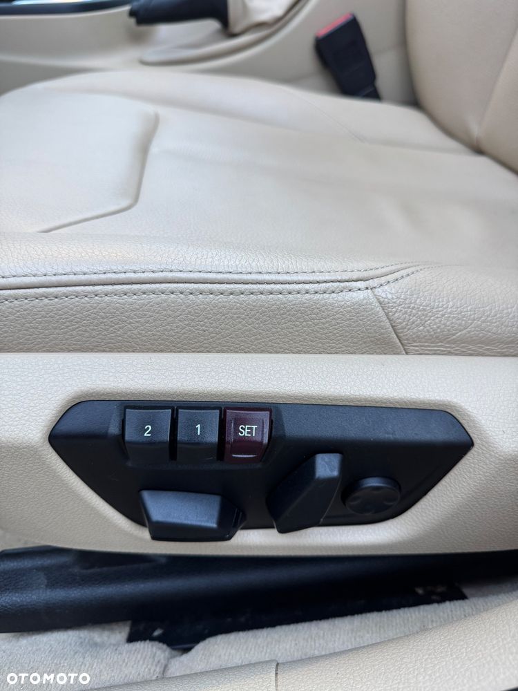 BMW Seria 3 328i xDrive - 23