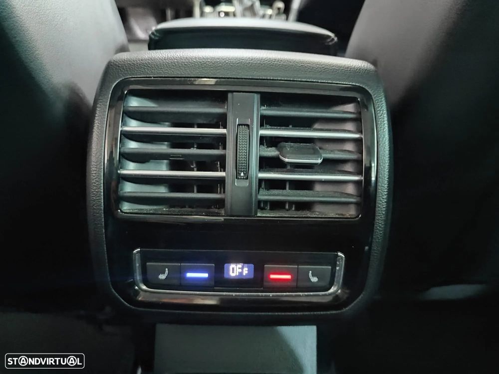 VW Passat Variant 2.0 TDi R-Line DSG - 20