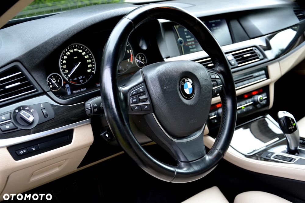 BMW Seria 5 530d xDrive Luxury Line - 7