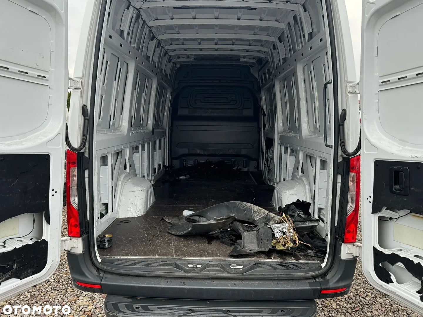 Mercedes-Benz Sprinter - 4