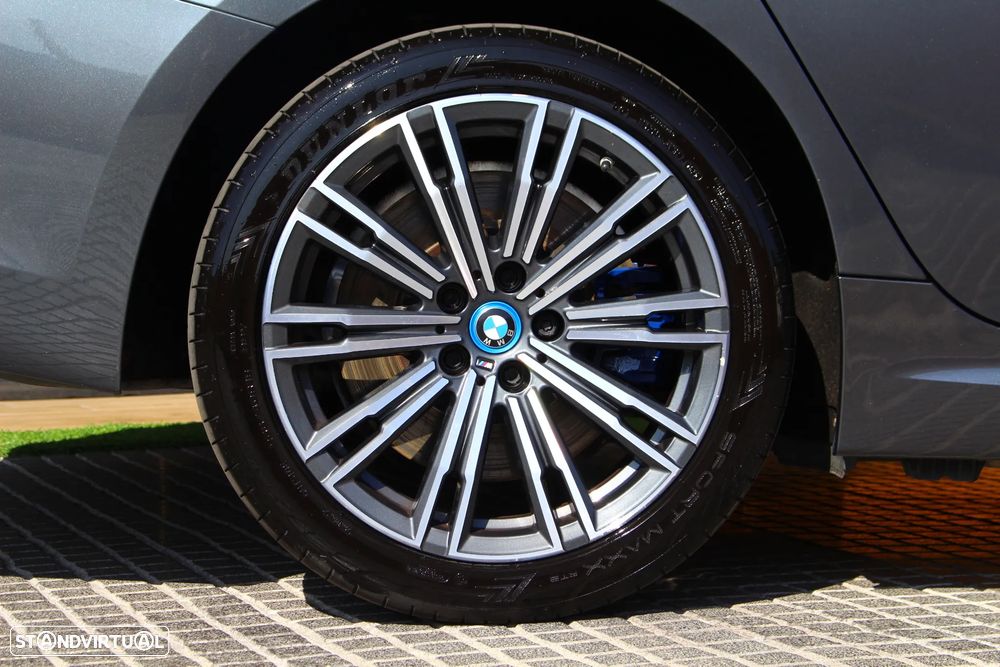 BMW 320 e Pack M Auto - 8