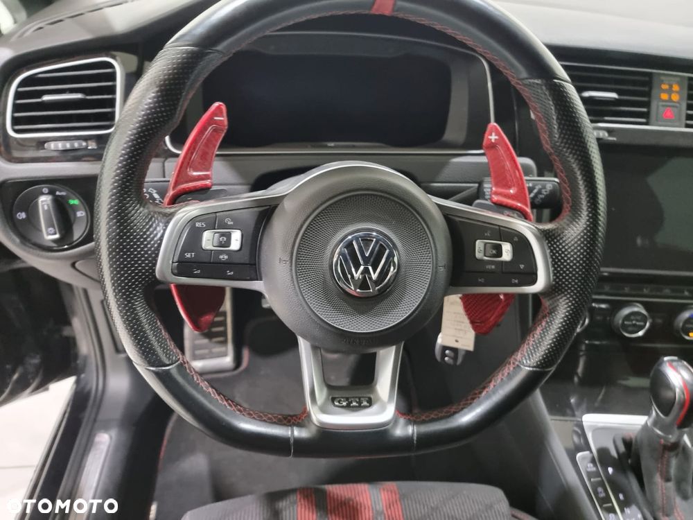 Volkswagen Golf - 20
