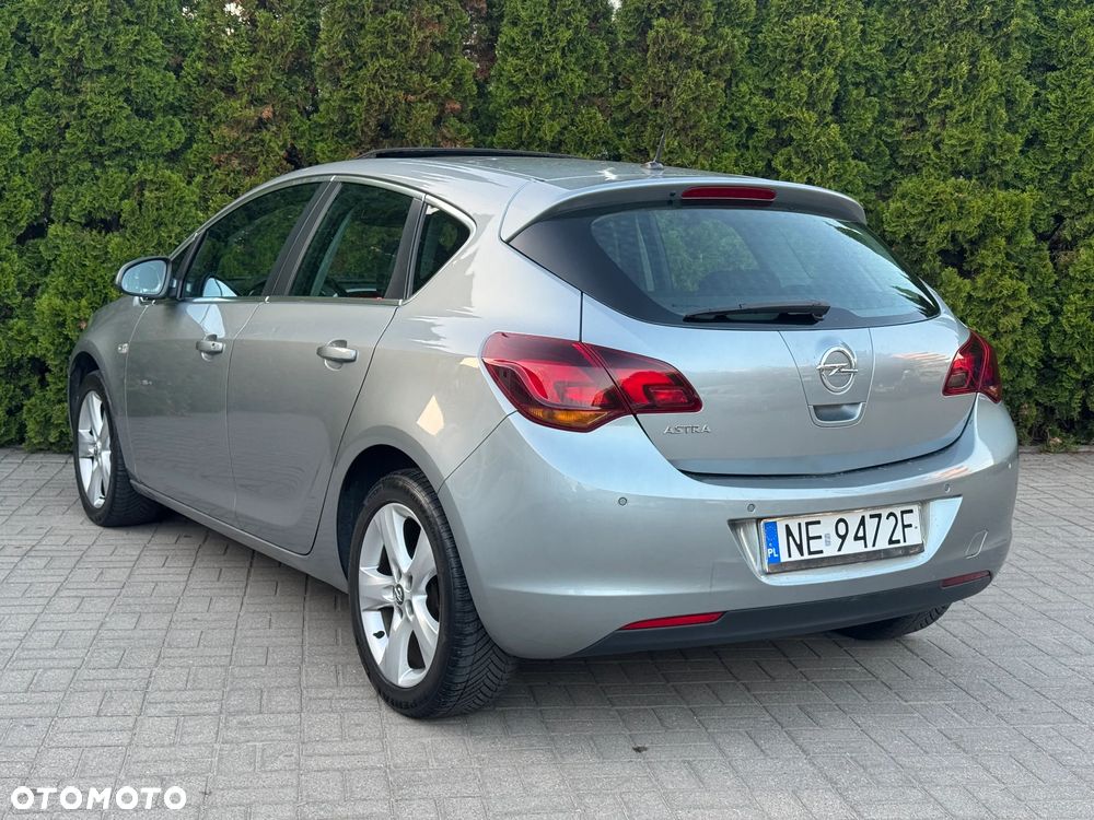 Opel Astra 1.6 Design Edition - 14