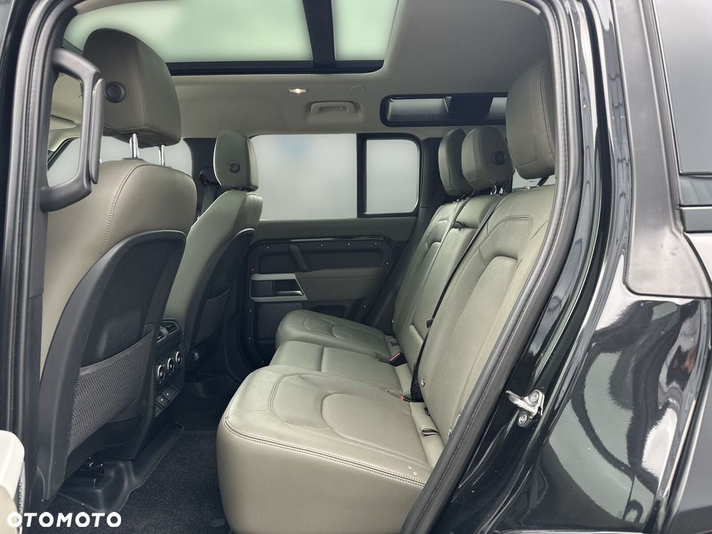 Land Rover Defender - 13
