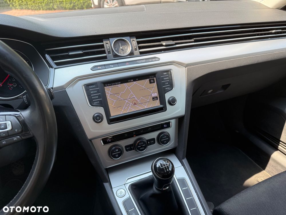 Volkswagen Passat 2.0 TDI (BlueMotion Technology) Highline - 14