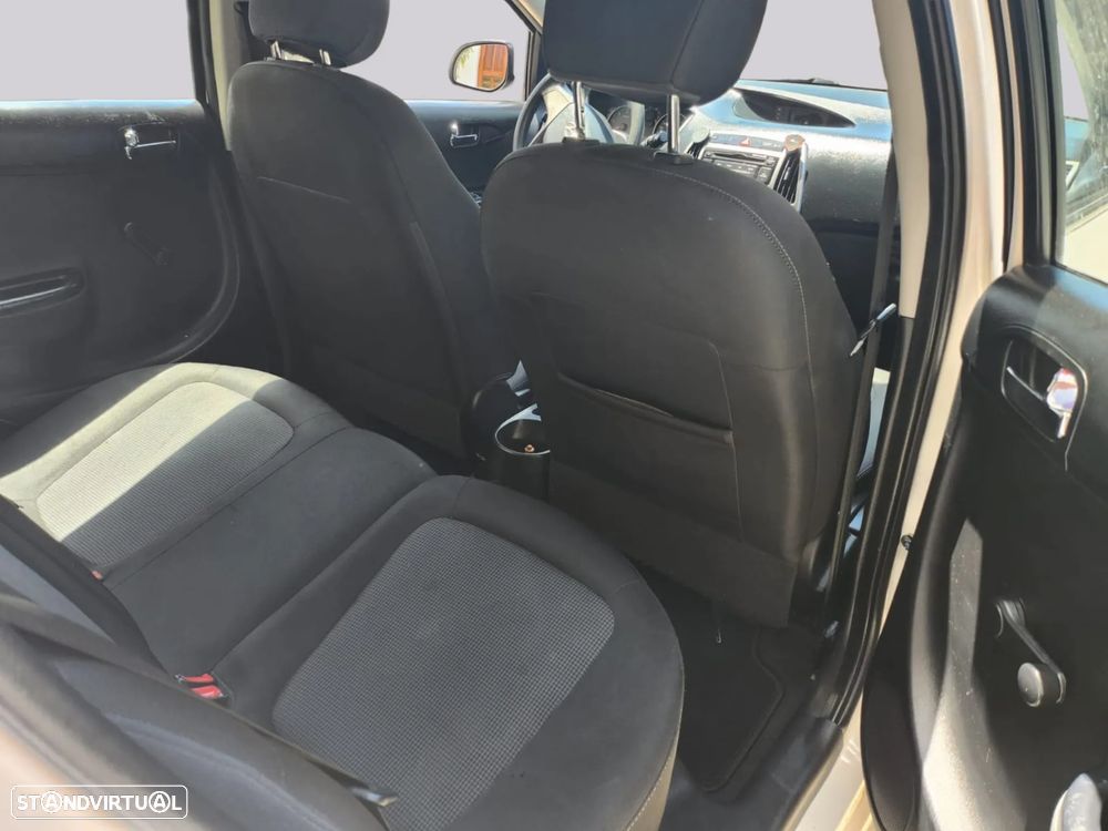 Hyundai i20 - 15