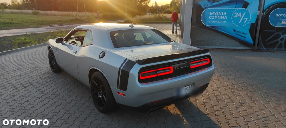 Dodge Challenger - 6