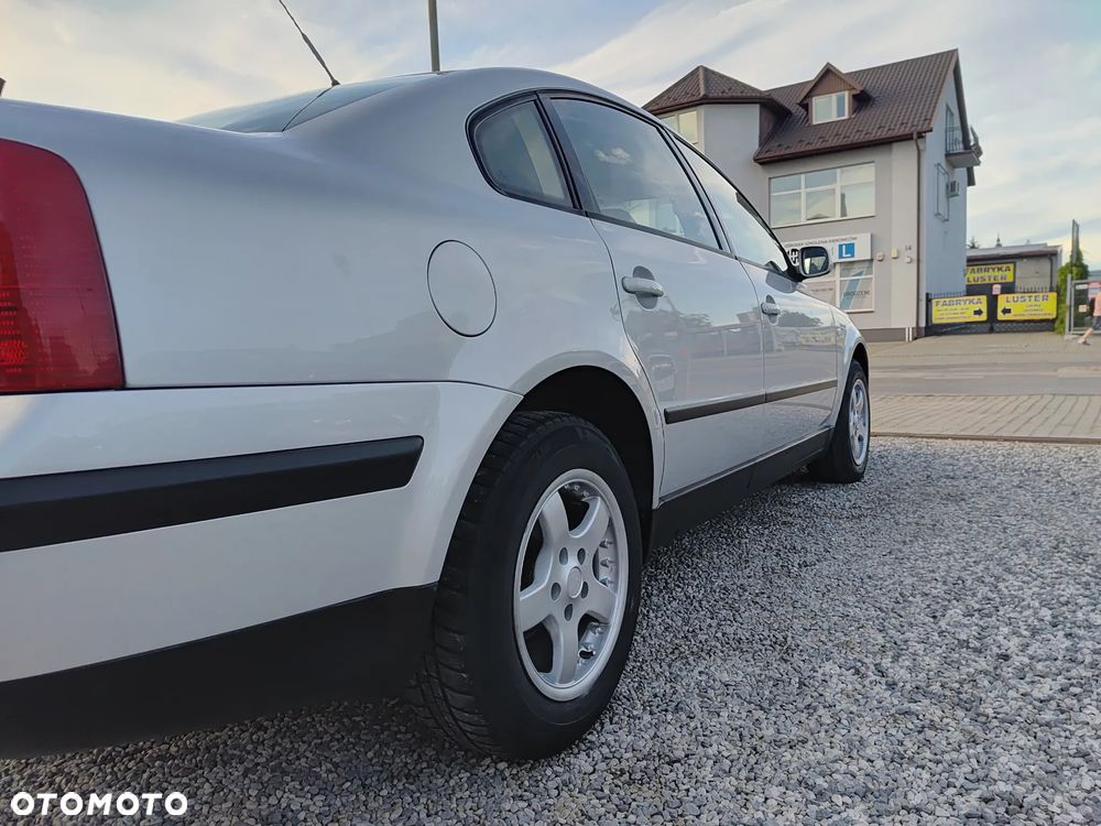Volkswagen Passat 1.8 - 11