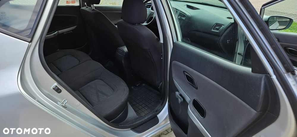Kia Ceed - 10