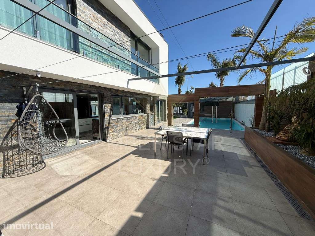 Moradia de luxo T4 com piscina e jardim na Quinta de Santa Maria - Grande imagem: 2/40