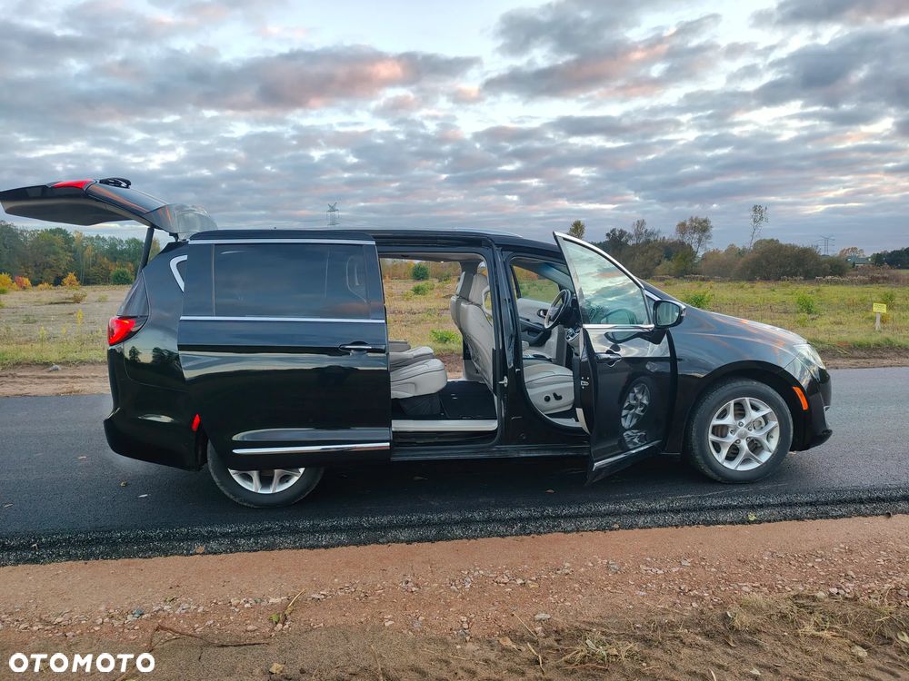 Chrysler Pacifica - 29