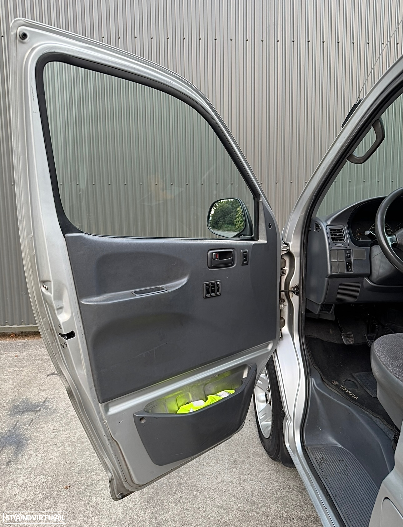 Toyota Hiace - 14