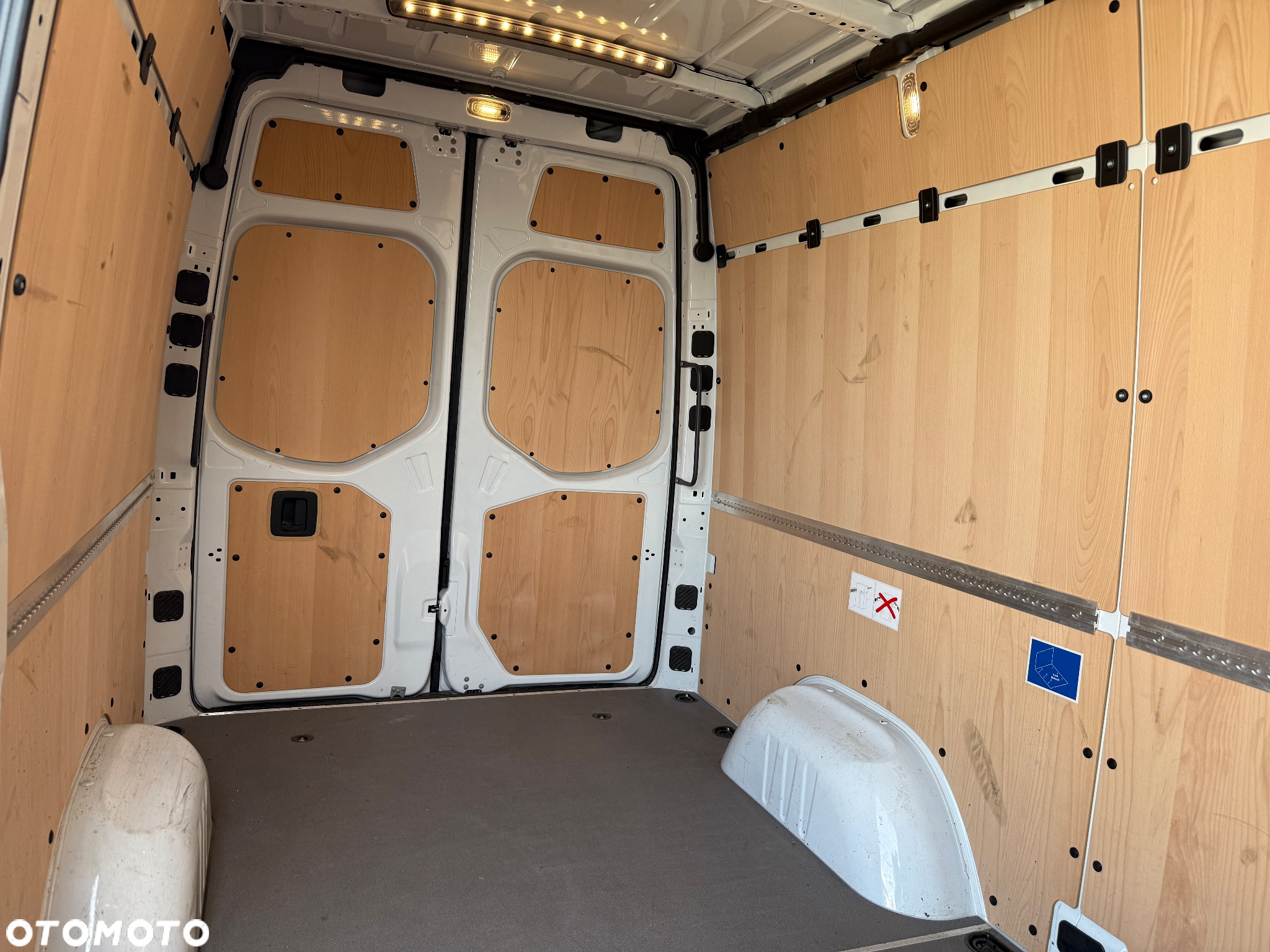 Mercedes-Benz Sprinter 317 CDI /L2H2 średniak/LED/Prawie Nowy/Navi/Klima/Kamera/bdb stan - 12