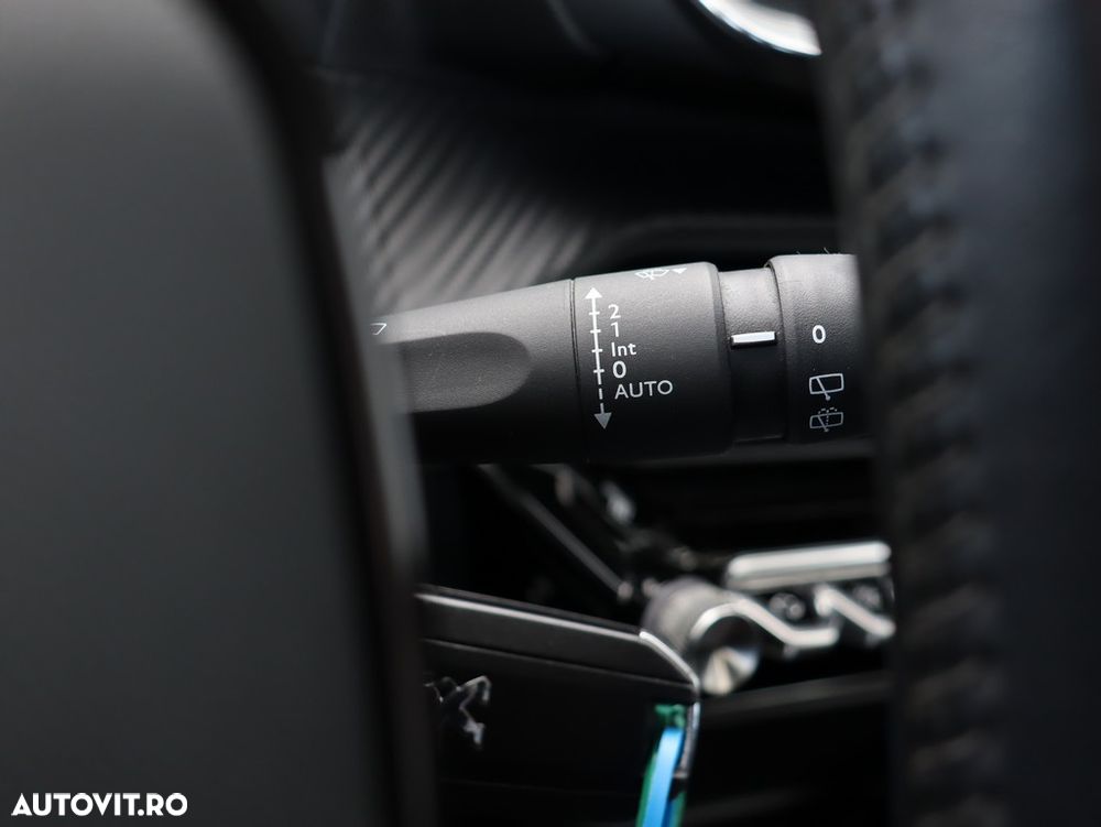 Peugeot 2008 1.2 L PureTech STT Active - 15