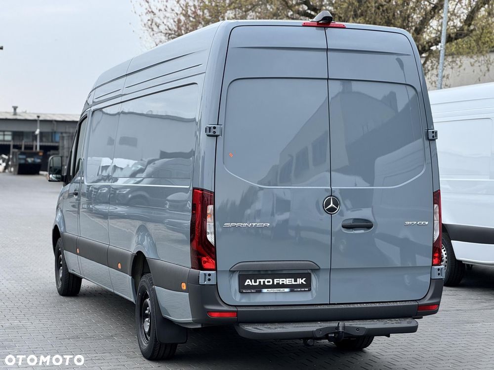 Mercedes-Benz Sprinter - 5