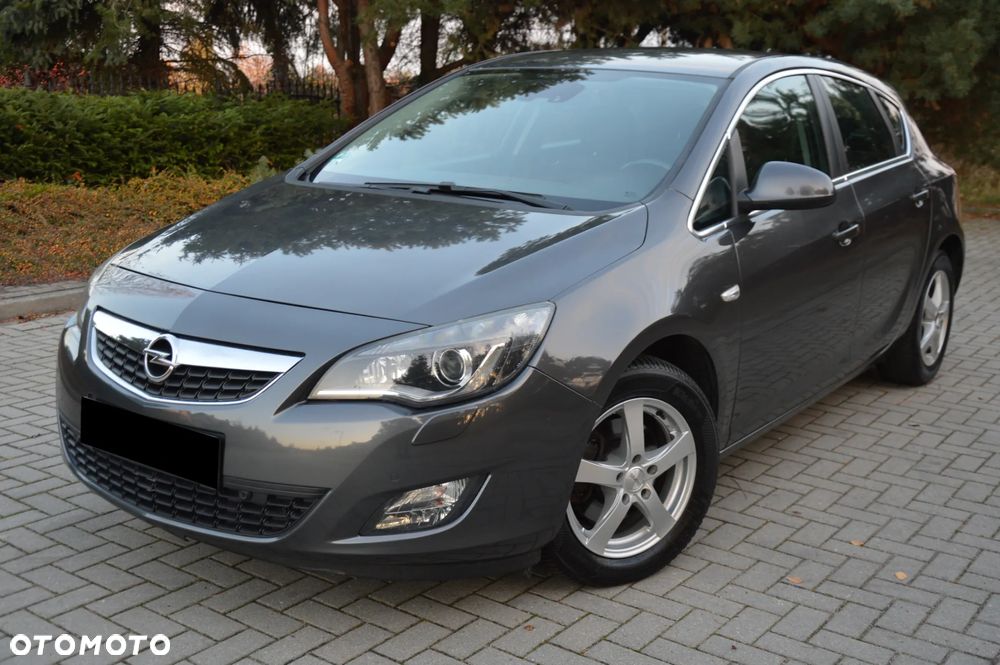 Opel Astra 1.6 Turbo Cosmo - 1