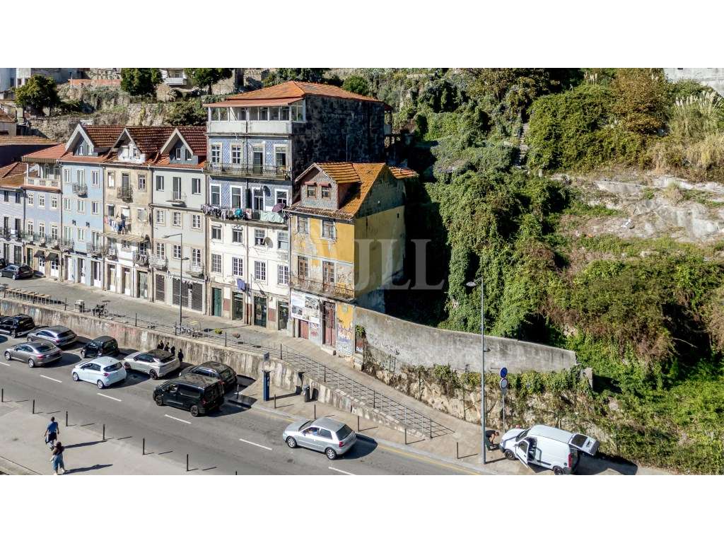 Prédio com projeto aprovado, na 1ª Linha do rio Douro, Porto - Grande imagem: 4/27