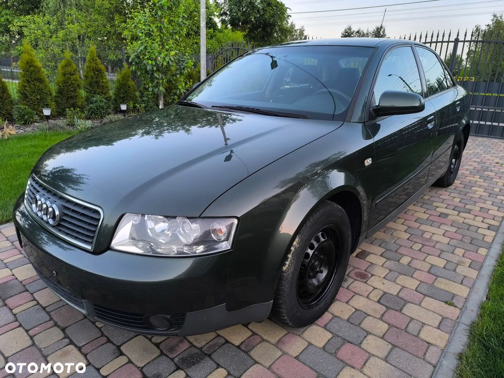 Audi A4 Limousine - 1