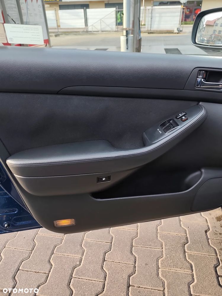 Toyota Avensis 1.6 VVT-i Luna - 22