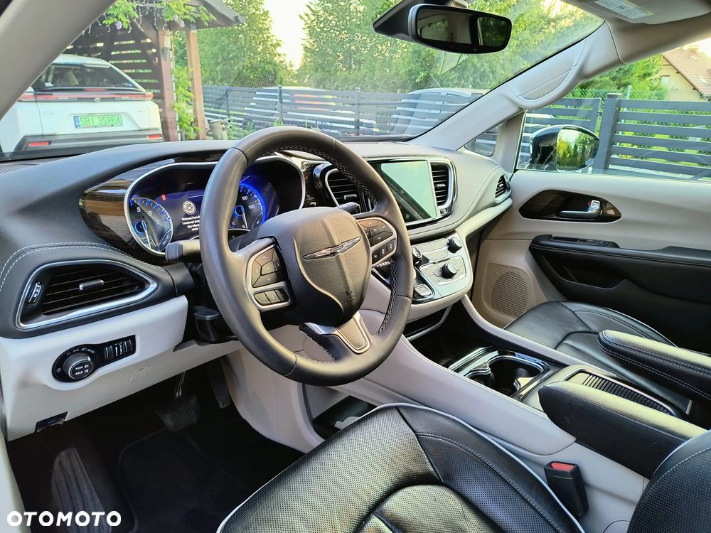 Chrysler Pacifica - 12