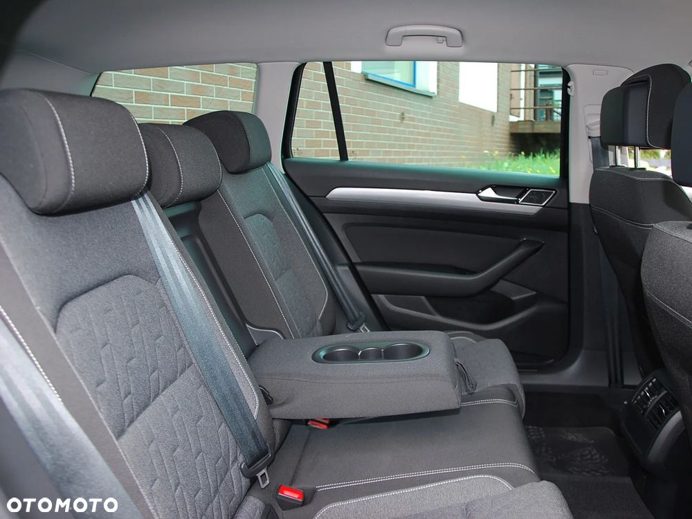 Volkswagen Passat 2.0 TDI EVO Business DSG - 24