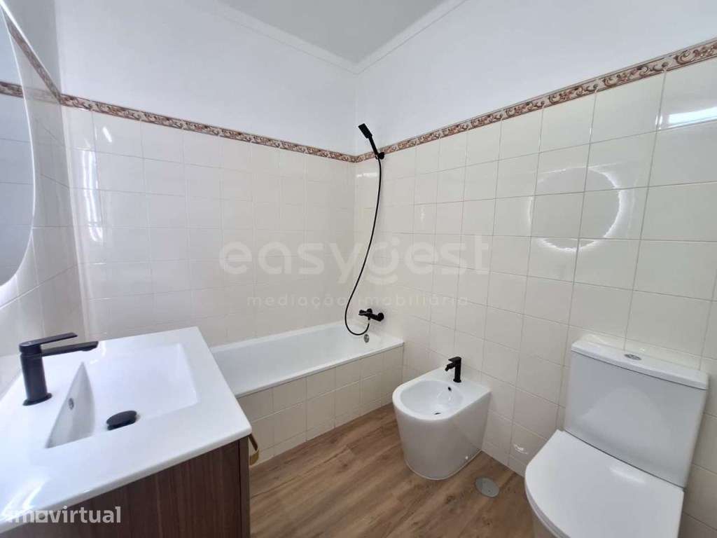 Apartamento T2 totalmente remodelado, a escassos metros do centro d... - Grande imagem: 5/14