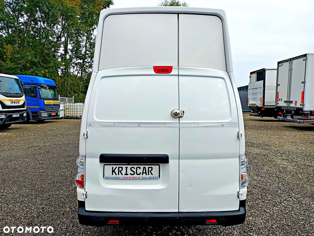 Nissan ENV 200 Maxi - 9