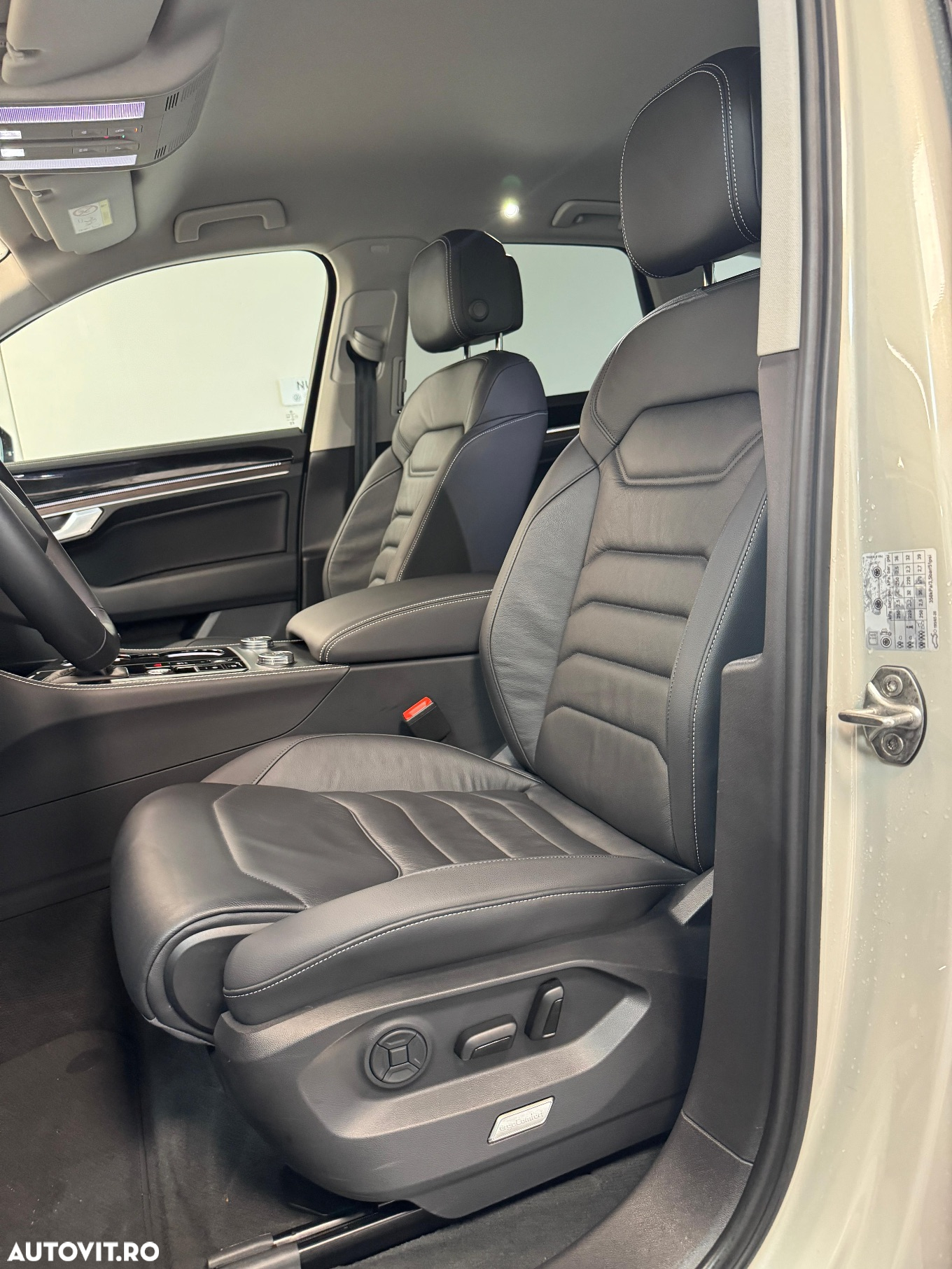 Volkswagen Touareg 3.0 V6 TDI 4Motion DPF Automatik Elegance - 23